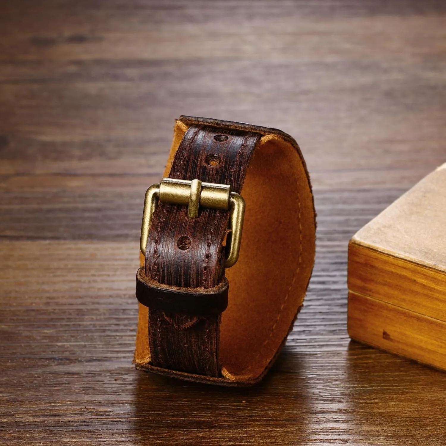 backhand rumor Isle scan contend Retro Bronze Skull Wide Band Quartz Cuff Watches for Men Avaner Vintage Punk Leather Watches: 