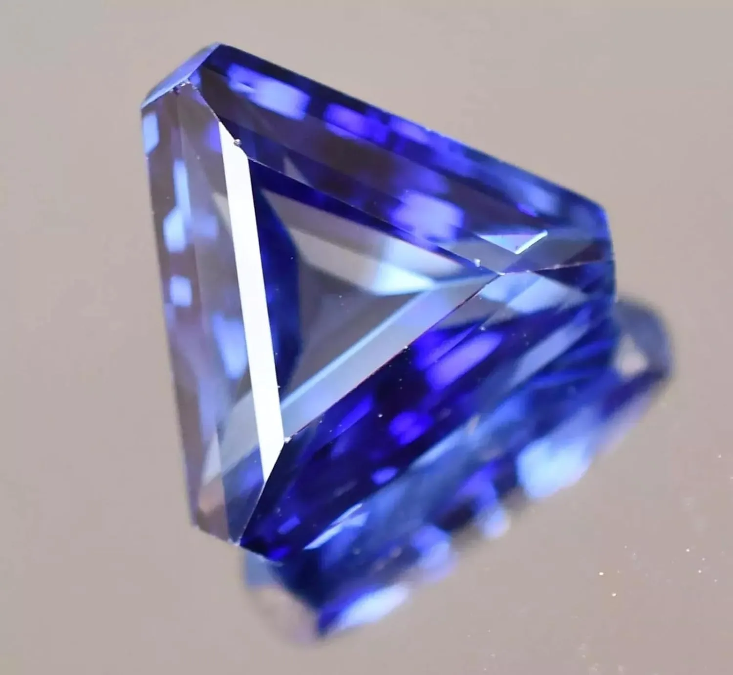 Blue Ceylon Sapphire Certified recoil edge Fancy Cut Flawless Gemstone for Jewellery Making New Natural 9.00 Ct 