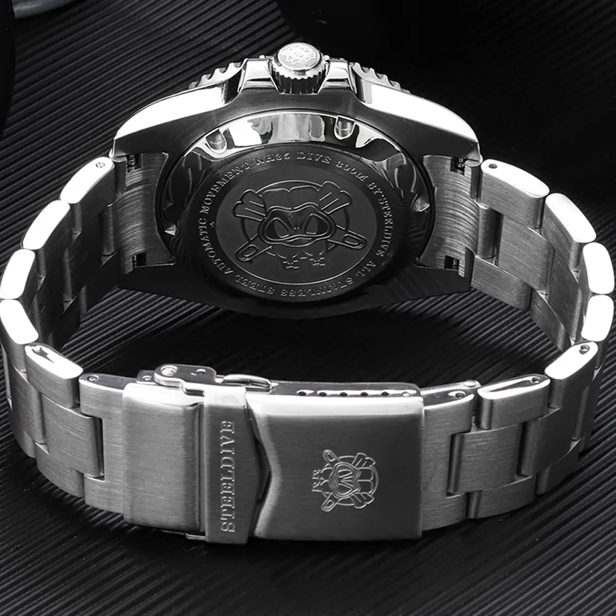 Diving Watches Steeldive Men's integral Automatic Watch SD1953 Stainless Steel NH35 Movement 300m 