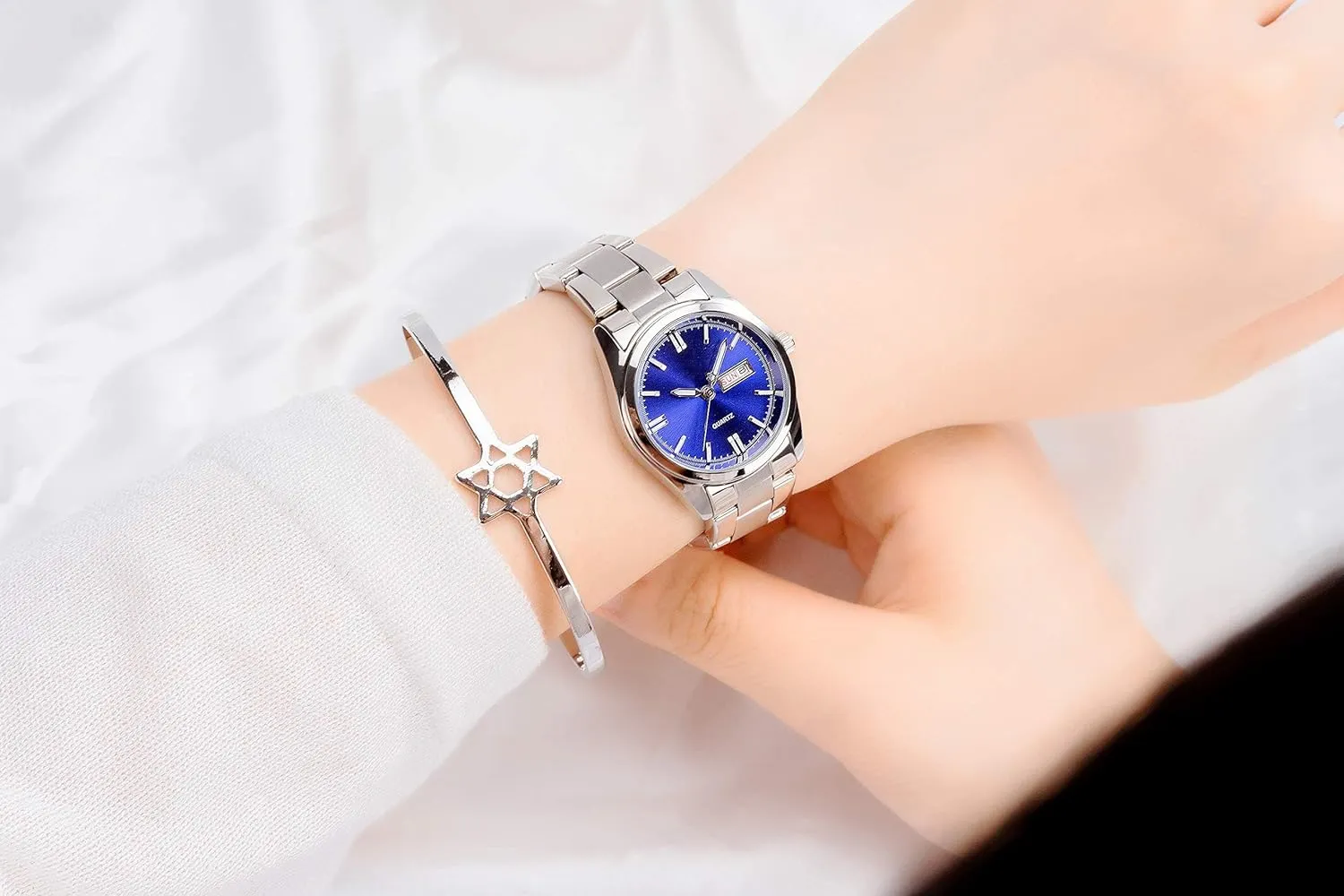 Luxury Watches Luminous Waterproof Calendar Ladies Stainless Steel Dress Quartz bluish eccentric lithograph lichen Wrist Watch carlien Women's 